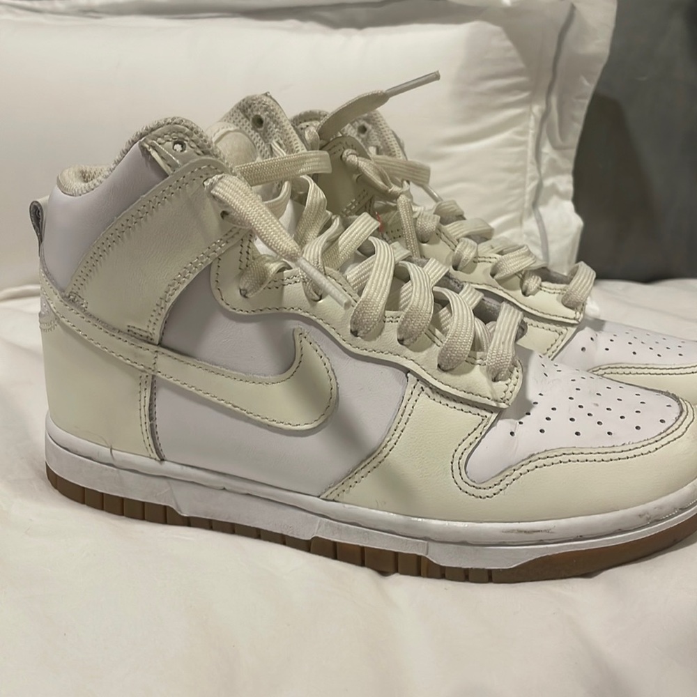 DUNKS NIKE worn a few times size 5.5 kids